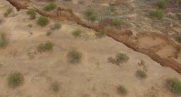 (ВИДЕО) И земјата се отвори - џиновска пукнатина во Аризона