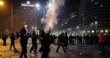 ВИДЕО ВО ЖИВО: Масовни протести во Романија, илјадници луѓе на улиците, премиерот не попушта!