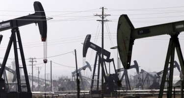 Цената на нафтата ja почна неделата со раст