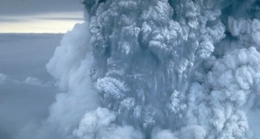 (ВИДЕО) Седум ерупции на вулкан за 24 часа