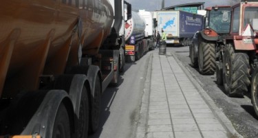 Блокадата на грчко-македонската граница ги пренесочува камионите со горива и стоки преку Дојран и Меџитлија