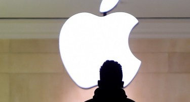Акциите на Apple рекордно високи, но инвеститорите да внимаваат