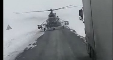 (ВИДЕО) ПИЛОТОТ ЗАЛУТАЛ: Воен хеликоптер направил хаос на автопат