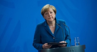 Меркел: ЕУ треба да прифати уште бегалци, а исламот не е причина за тероризам