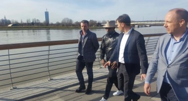 Славниот актер Џејми Фокс во промоција на контроверзниот  „Белград на вода“