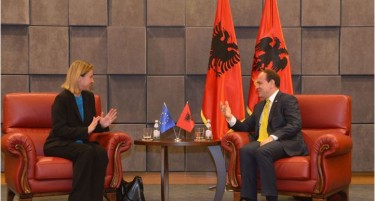 Албанскиот претседател уверува - Со платформата не се мешаме во Македонија