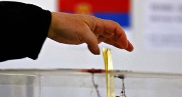 „Блиц“ објави дека во српскиот избирачки список има 800.000 гласачи плус