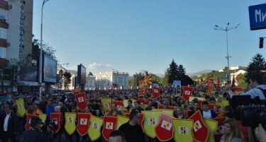 (ВИДЕО) „За заедничка Македонија“ протестира со штитови