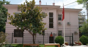 Турскиот конзулат во Солун нападнат со молотови коктели