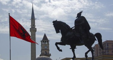 Русија: Зборовите на Рама и Тачи за голема албанска држава го дестабилизираат Балканот