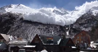 (ВИДЕО) Застрашувачка снимка од лавина кај одморалиште
