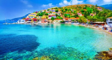 ДЕЦЕНИСКИ БУМ: Грција се надева на рекорден број туристи сезонава