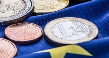 ЕЦБ месечно вбризгува 60 милијарди евра во еврозоната