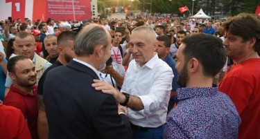 Коце Трајановски на митинг на Илир Мета во Тирана