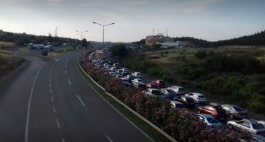 Застој на Богородица, македонски и српски автомобили чекаат за влез во Грција