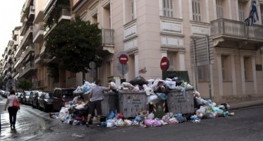 Aтина е затрупана во ѓубре