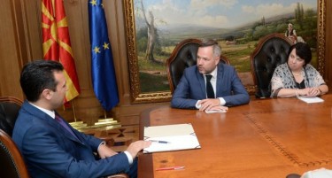 Средба Заев-Рот: Видливи се позитивни придвижувања од новата Влада
