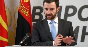 Опозициските пратеници бараат од Заев да го покаже договорот со Бугарија
