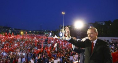 ЗАПАДНИТЕ МЕДИУМИ ЗГРОЗЕНИ: Ердоган бара да се сечат главите на предавниците