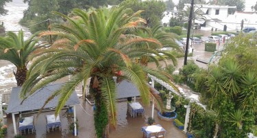 (ВИДЕО-ФОТО) „ЕСЕН ВО ГРЦИЈА“: Силен дожд, ветер, поплави,15°C...
