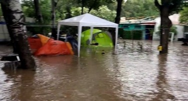 (ВИДЕО) Грција под вода, има и македонски туристи во погодените подрачја
