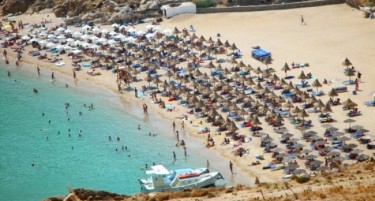 Грчките туристички работници се креваат на штрајк
