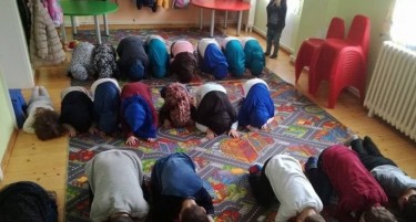 Приватна детска градинка од Чаир ги учела дечињата со исламски ритуали