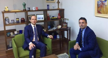 Македонската и албанската влада договорија средба