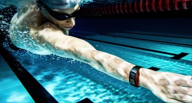 “Speedo” и “Samsung” разбрануваа со партнерство со цел спој од водечките индустриски способности за следење на пливањето преку уредите “Gear Fit2 Pro“ и “Gear Sport“