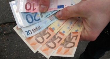 Пратениците изгласаа минимална плата од 200 евра