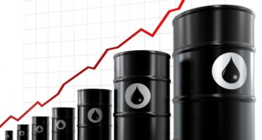 Нафтата достигна двегодишен врв-што ја турна кон раст?