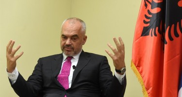 Рама во Владата остави места за тројца Косовари