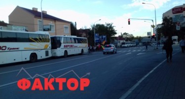 Фото: Автобуси со симпатизери се собраа за митингот на СДСМ