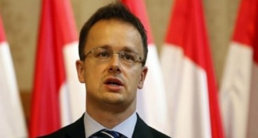 Сијарто ја повика ЕУ најдоцна до март да ги почне преговорите со Македонија