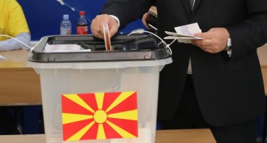 (ГАЛЕРИЈА) Колкава е излезноста на ниво на Македонија до 13 часот?