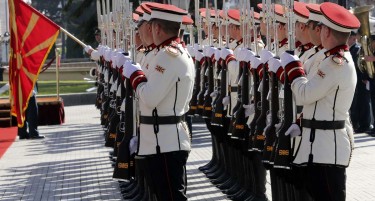 (ГАЛЕРИЈА) Средба на Заев со црногорскот премиер Марковиќ: Поддршка Македонија да стане 30-та земја членка на НАТО