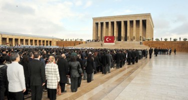 Турција го слави Ататурк и денот на Републиката