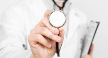 Балканска земја принудена да „увезе“ 70 странски лекари