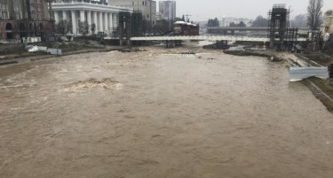 (ГАЛЕРИЈА) Вардар пред излевање