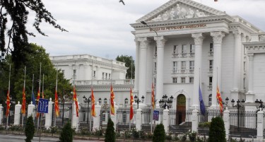 Владата жали за одлуката на Иванов, од СДСМ тврдат дека законот е во склад со Уставот