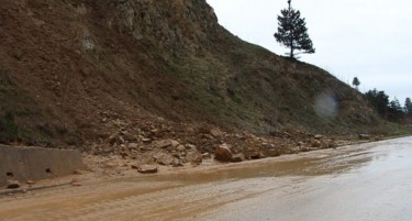 Проблеми на патот Прилеп-Битола-Ресен поради свлечиште