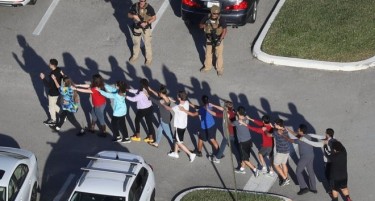 СКАНДАЛ: Полицаец можел да го спречи масакрот на Флорида