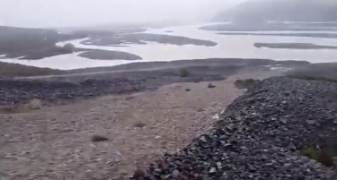 (ВИДЕО) ОВА СИТЕ ГИ ЗАЧУДИ: Река од камења се спушта од планина