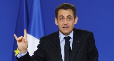 Зошто француската полиција го приведе Саркози?