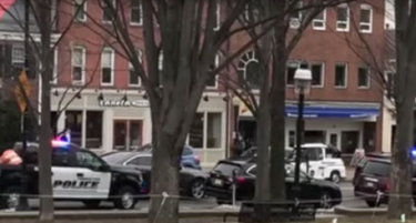 Вооружен маж се забарикадирал во ресторан - има ли заложници?