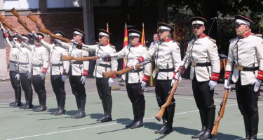 (ГАЛЕРИЈА) Отворен ден за граѓаните на Воениот стадион во Градскиот парк по повод Денот на АРМ