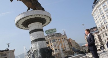 ФОТОГАЛЕРИЈА: Курц медитираше пред „Воинот на коњ“