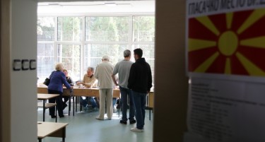 (ГАЛЕРИЈА) Граѓаните гласаат, гласањето засега тече нормално