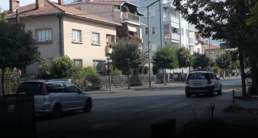 Полиција пред куќите на Арнаудов и Василевски