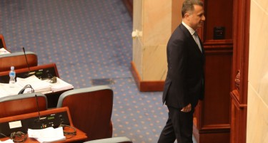 „АФЕРА ЛУКСУЗЕН МЕРЦЕДЕС“: Груевски ќе бара одложување на одењето в затвор